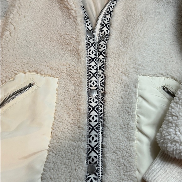 LEVI’S WOMENS SHERPA TEDDY FLEECE JACKET IN OFF WHITE SZ M - Picture 5 of 14